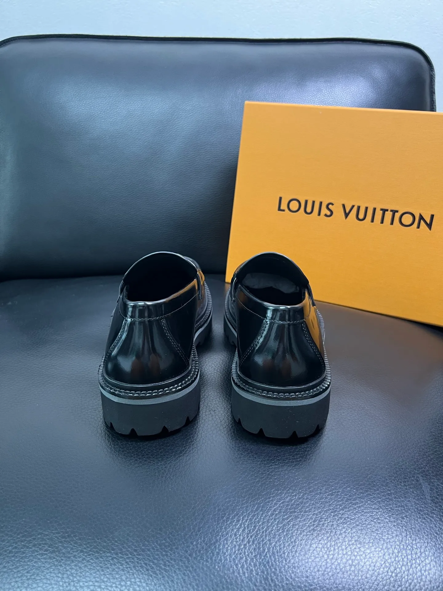 Men's shoes 💰780 Lv top purchasing Louis Vuitton leather shoes counter synchronization, uppers imported from Italy, imported water-dyed cowhide lining, soles: original soles specially provided by the original factory, original factory follow-up goods, high quality, welcome to compare, code number 38-44 (customized 45) 85842